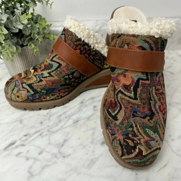 Muk Luks Tapestry Clogs - Size 11 - Picture 11 of 14